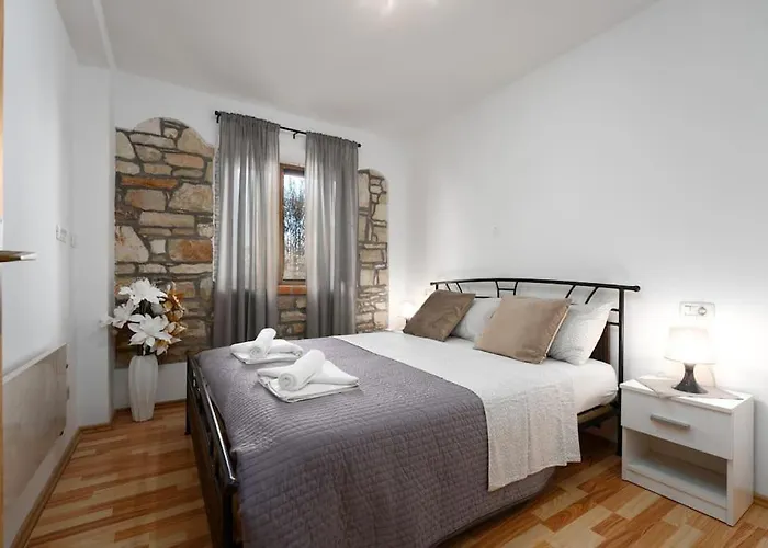 Rosello 1 By Briskva Novigrad Istria